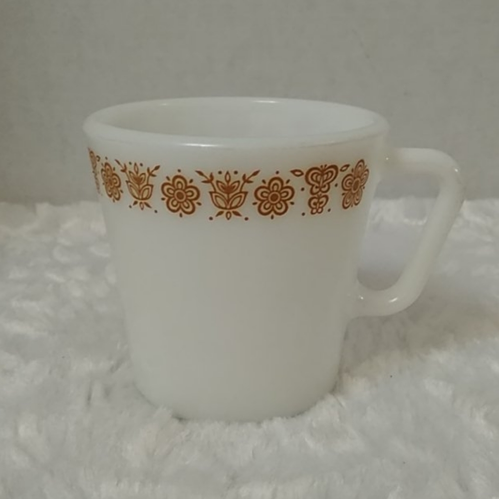 Pyrex Gold Butterfly mug - Picture 2 of 5